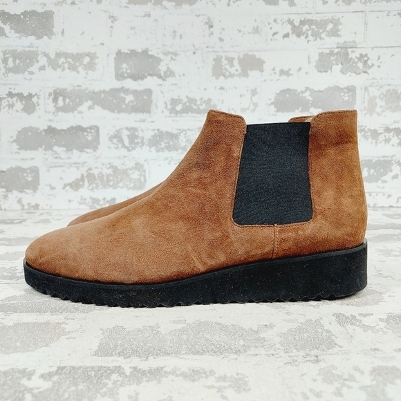 New Amalfi by Rangoni Suede Almond Toe Brown Chelsea Boots i403 - Picture 1 of 11